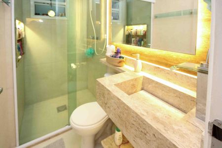 Apartamento à venda com 70m², 3 quartos e 1 vaga Apartamento à venda com 70m², 3 quartos e 1 vagaBanheiro Social
