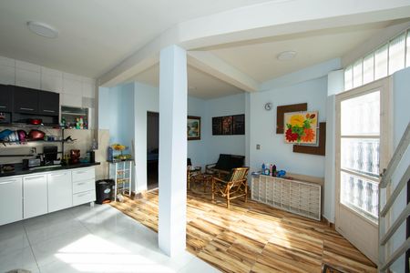 SALA de casa à venda com 2 quartos, 90m² em Betânia, Belo Horizonte