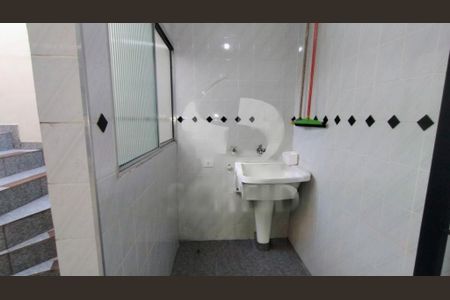 Casa à venda com 2 quartos, 142m² em Cidade Domitila, São Paulo