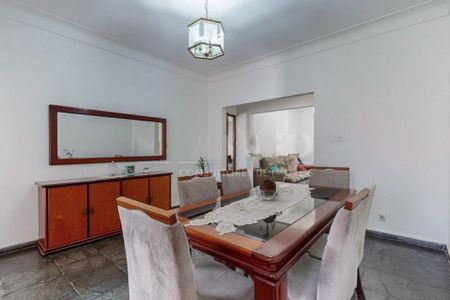 Casa à venda com 4 quartos, 220m² em Indianópolis, São Paulo