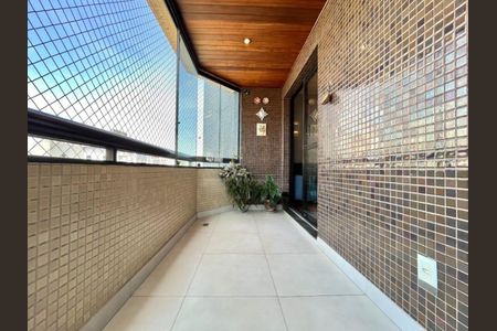 Apartamento à venda com 75m², 2 quartos e 3 vagas