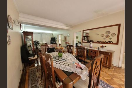 Casa à venda com 282m², 4 quartos e 4 vagas