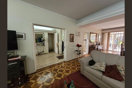 Casa à venda com 282m², 4 quartos e 4 vagas