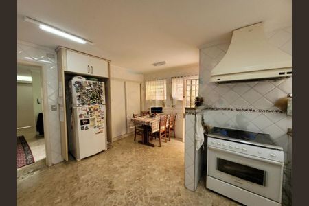 Casa à venda com 282m², 4 quartos e 4 vagas