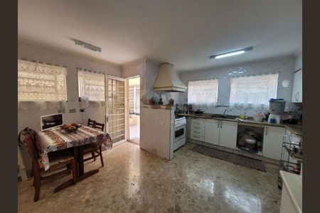 Casa à venda com 282m², 4 quartos e 4 vagas