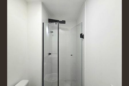 Banheiro de kitnet/studio para alugar com 1 quarto, 26m² em Vila Olímpia, São Paulo