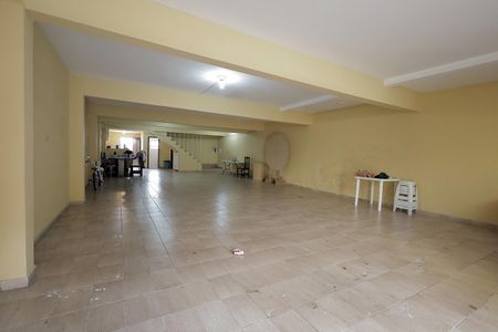 Casa à venda com 290m², 3 quartos e 5 vagas Casa à venda com 290m², 3 quartos e 5 vagasGaragem