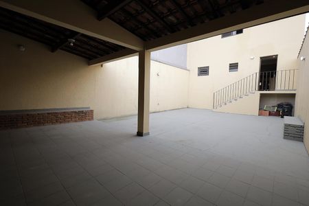 Casa à venda com 290m², 3 quartos e 5 vagas Casa à venda com 290m², 3 quartos e 5 vagasQuintal e Churrasqueira