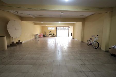 Casa à venda com 290m², 3 quartos e 5 vagas Casa à venda com 290m², 3 quartos e 5 vagasGaragem