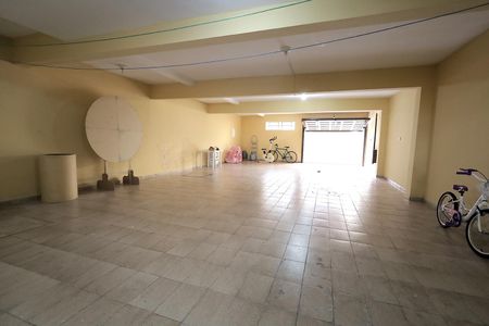 Casa à venda com 290m², 3 quartos e 5 vagas Casa à venda com 290m², 3 quartos e 5 vagasGaragem