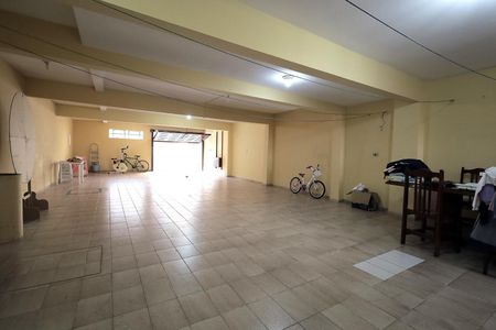 Casa à venda com 290m², 3 quartos e 5 vagas Casa à venda com 290m², 3 quartos e 5 vagasGaragem