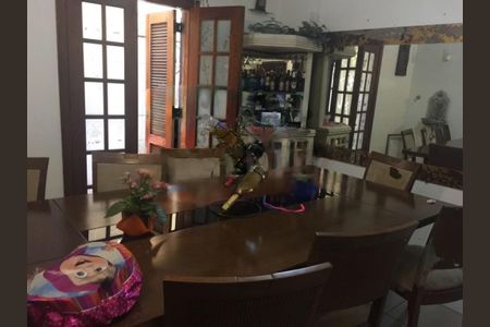 Casa à venda com 196m², 3 quartos e 2 vagas