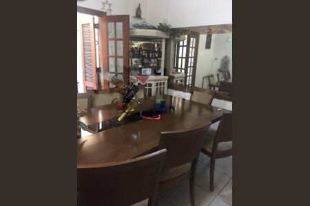 Casa à venda com 196m², 3 quartos e 2 vagas