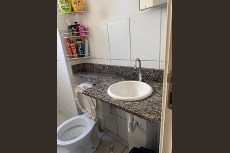 Banheiro de apartamento à venda com 2 quartos, 49m² em Jardim Promeca, Várzea Paulista