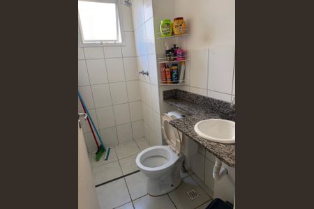 Banheiro  de apartamento à venda com 2 quartos, 49m² em Jardim Promeca, Várzea Paulista