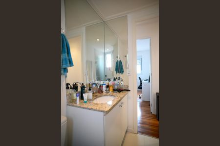 Apartamento à venda com 87m², 3 quartos e 2 vagas Apartamento à venda com 87m², 3 quartos e 2 vagasBanheiro Social