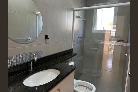 Casa de condomínio para alugar com 105m², 3 quartos e 2 vagasBanheiro Social