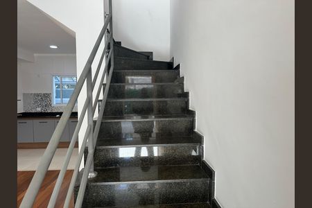 Casa de condomínio para alugar com 105m², 3 quartos e 2 vagasAcesso aos quartos