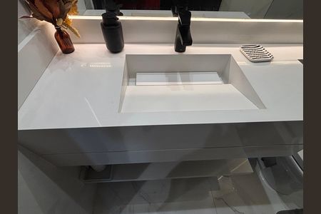 Banheiro de apartamento à venda com 1 quarto, 33m² em Vila Olímpia, São Paulo