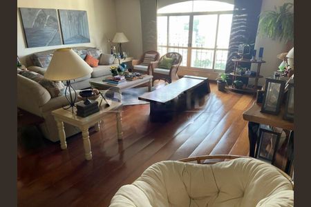 Apartamento à venda com 211m², 4 quartos e 4 vagas