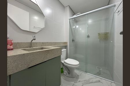 Banheiro de kitnet/studio para alugar com 1 quarto, 36m² em Alto Ribeirão Leste, Florianópolis