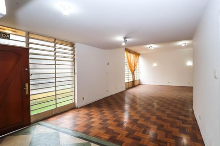 Casa para alugar com 250m², 5 quartos e 2 vagasSala