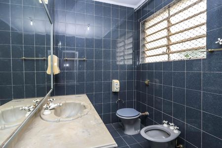Casa para alugar com 250m², 5 quartos e 2 vagasBanheiro Social