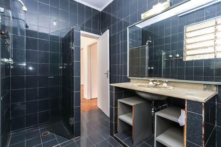 Casa para alugar com 250m², 5 quartos e 2 vagasBanheiro Social
