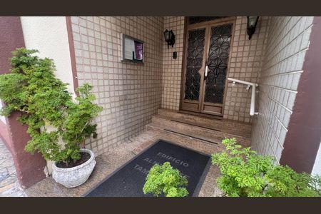 Apartamento à venda com 75m², 3 quartos e sem vaga Apartamento à venda com 75m², 3 quartos e sem vagaHall