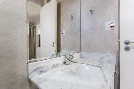 Apartamento para alugar com 100m², 3 quartos e 1 vaga Apartamento para alugar com 100m², 3 quartos e 1 vagaBanheiro da Suíte
