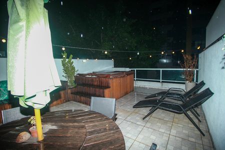 Apartamento à venda com 162m², 2 quartos e 2 vagas Apartamento à venda com 162m², 2 quartos e 2 vagasCobertura