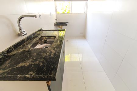 Apartamento à venda com 40m², 2 quartos e 1 vaga Apartamento à venda com 40m², 2 quartos e 1 vagaCozinha e Área de Serviço