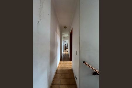Casa à venda com 183m², 3 quartos e 4 vagas Casa à venda com 183m², 3 quartos e 4 vagasCorredor
