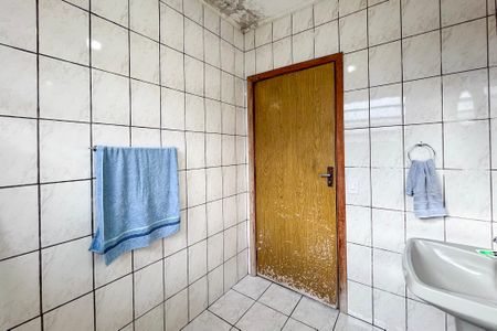 Casa à venda com 183m², 3 quartos e 4 vagas Casa à venda com 183m², 3 quartos e 4 vagasBanheiro