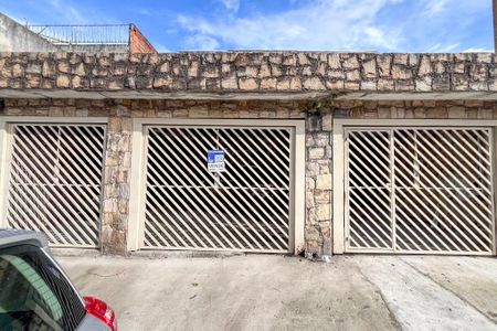 Casa à venda com 183m², 3 quartos e 4 vagas Casa à venda com 183m², 3 quartos e 4 vagasFachada