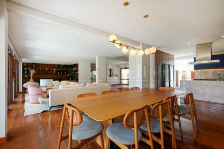 Casa à venda com 704m², 5 quartos e 8 vagas