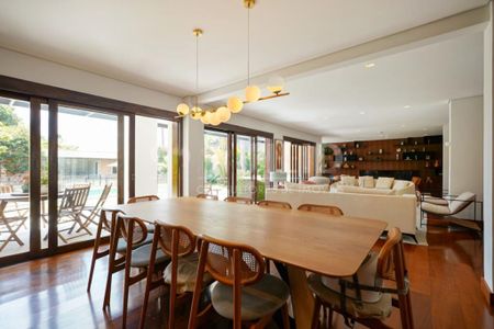Casa à venda com 704m², 5 quartos e 8 vagas