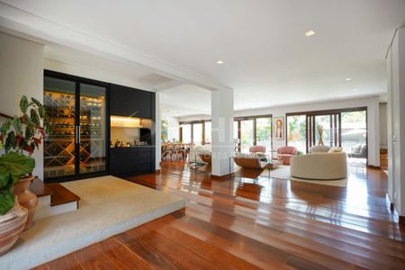 Casa à venda com 704m², 5 quartos e 8 vagas