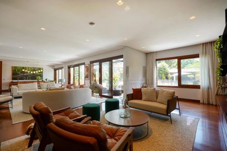 Casa à venda com 704m², 5 quartos e 8 vagas