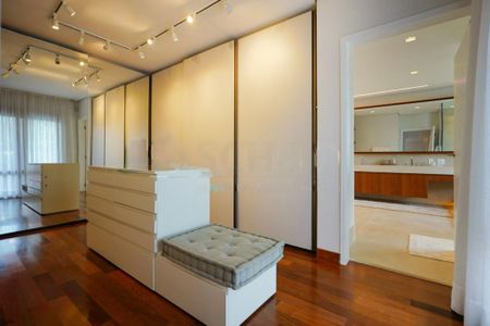 Casa à venda com 704m², 5 quartos e 8 vagas