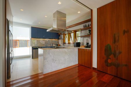 Casa à venda com 704m², 5 quartos e 8 vagas