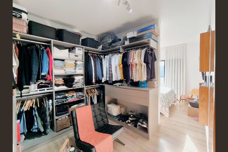 Casa de condomínio à venda com 170m², 3 quartos e 2 vagas Casa de condomínio à venda com 170m², 3 quartos e 2 vagasQuarto 1 - Suíte