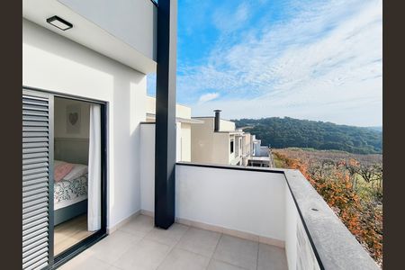 Casa de condomínio à venda com 170m², 3 quartos e 2 vagas Casa de condomínio à venda com 170m², 3 quartos e 2 vagasVaranda da Suíte