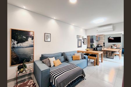 Casa de condomínio à venda com 170m², 3 quartos e 2 vagas Casa de condomínio à venda com 170m², 3 quartos e 2 vagasSala
