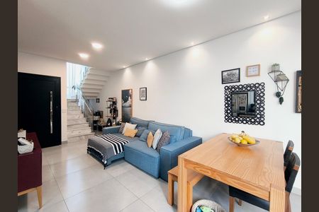 Casa de condomínio à venda com 170m², 3 quartos e 2 vagas Casa de condomínio à venda com 170m², 3 quartos e 2 vagasSala