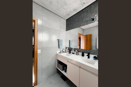 Casa de condomínio à venda com 170m², 3 quartos e 2 vagas Casa de condomínio à venda com 170m², 3 quartos e 2 vagasBanheiro da Suíte