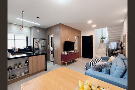 Casa de condomínio à venda com 170m², 3 quartos e 2 vagas Casa de condomínio à venda com 170m², 3 quartos e 2 vagasSala