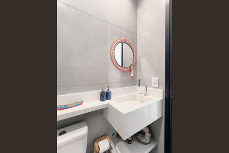 Casa de condomínio à venda com 170m², 3 quartos e 2 vagas Casa de condomínio à venda com 170m², 3 quartos e 2 vagasBanheiro da Churrasqueira