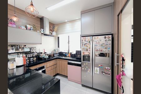 Casa de condomínio à venda com 170m², 3 quartos e 2 vagas Casa de condomínio à venda com 170m², 3 quartos e 2 vagasCozinha e Área de Serviço
