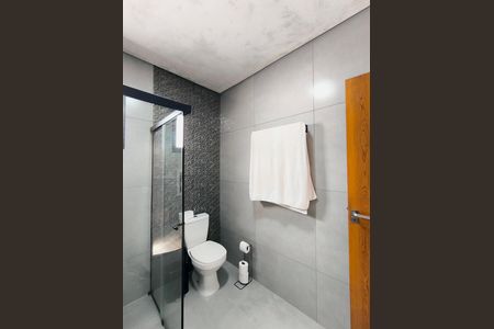 Casa de condomínio à venda com 170m², 3 quartos e 2 vagas Casa de condomínio à venda com 170m², 3 quartos e 2 vagasBanheiro da Suíte
